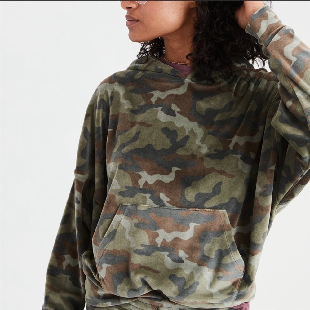 AE Cozy Ever After Hoodie Velour Camo - Size S 🌿